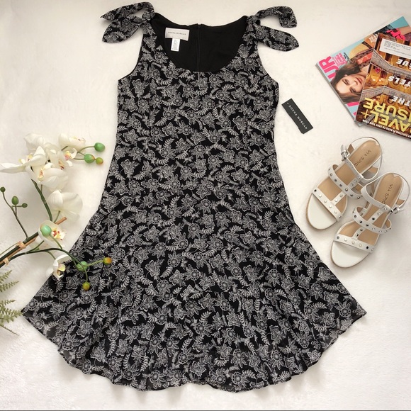 Donna Morgan Sleeveless Chiffon Flounce Dress - Picture 2 of 4